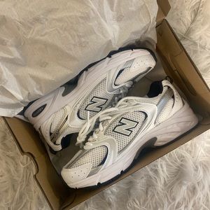 BNWT NEW BALANCE 530 WHITE/NAVY/DARK BLUE